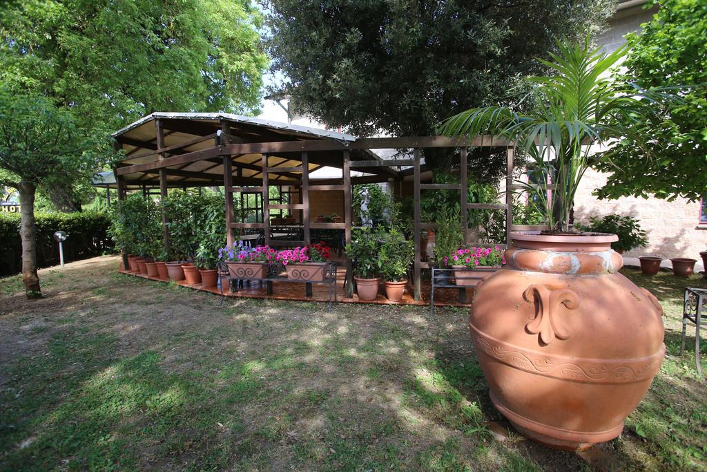 Hotel Ristorante Al Brunello Di مونتالشينو المظهر الخارجي الصورة