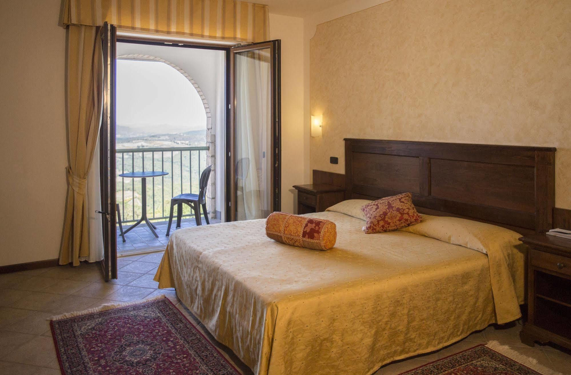 Hotel Ristorante Al Brunello Di مونتالشينو المظهر الخارجي الصورة