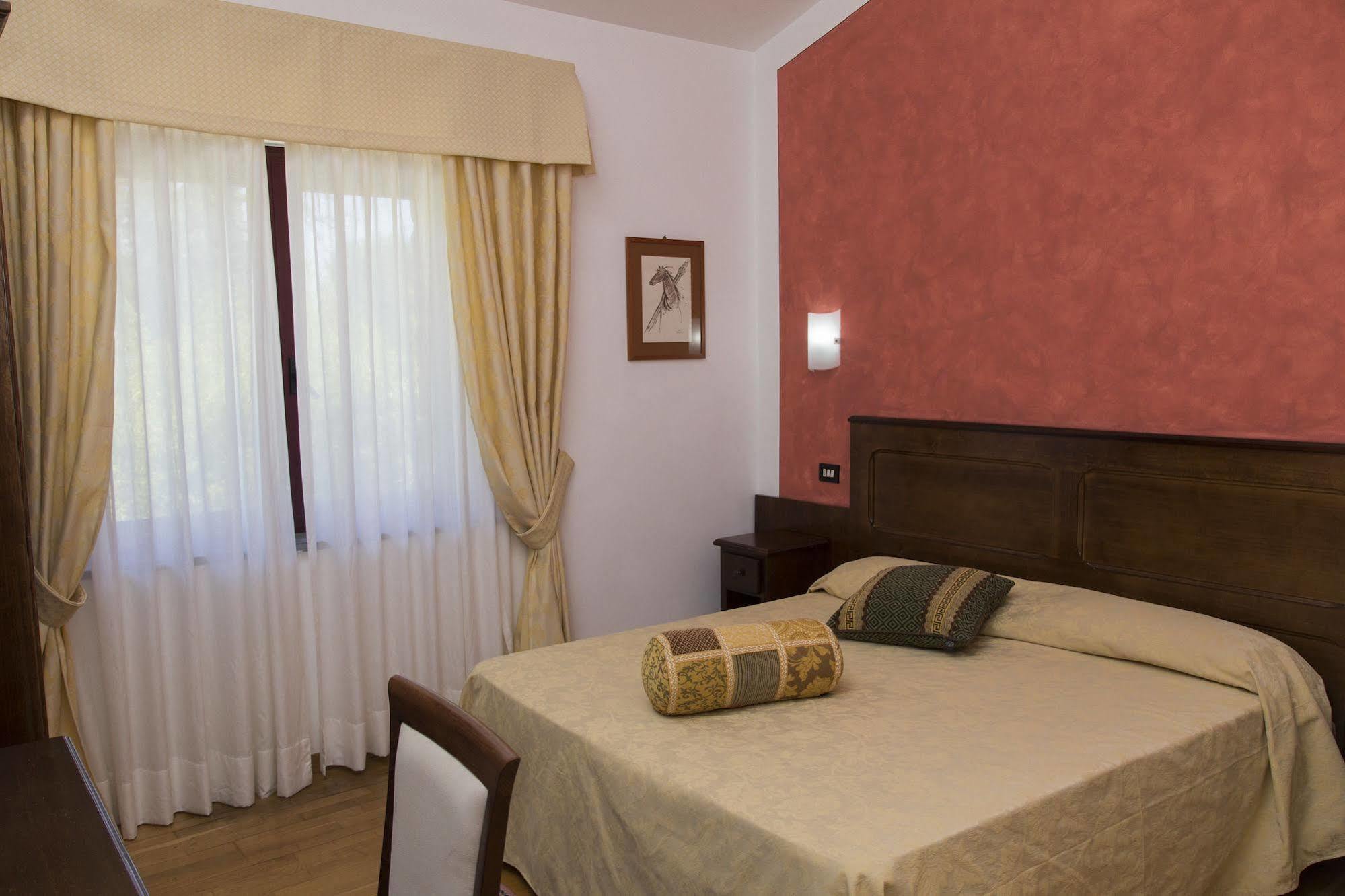 Hotel Ristorante Al Brunello Di مونتالشينو المظهر الخارجي الصورة